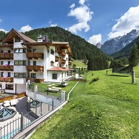 Savoy Dolomites Luxury & 4* Selva di Val Gardena