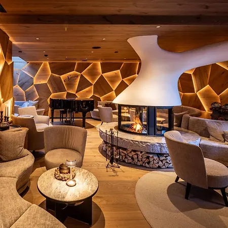 Hotel Savoy Dolomites Luxury & Selva di Val Gardena